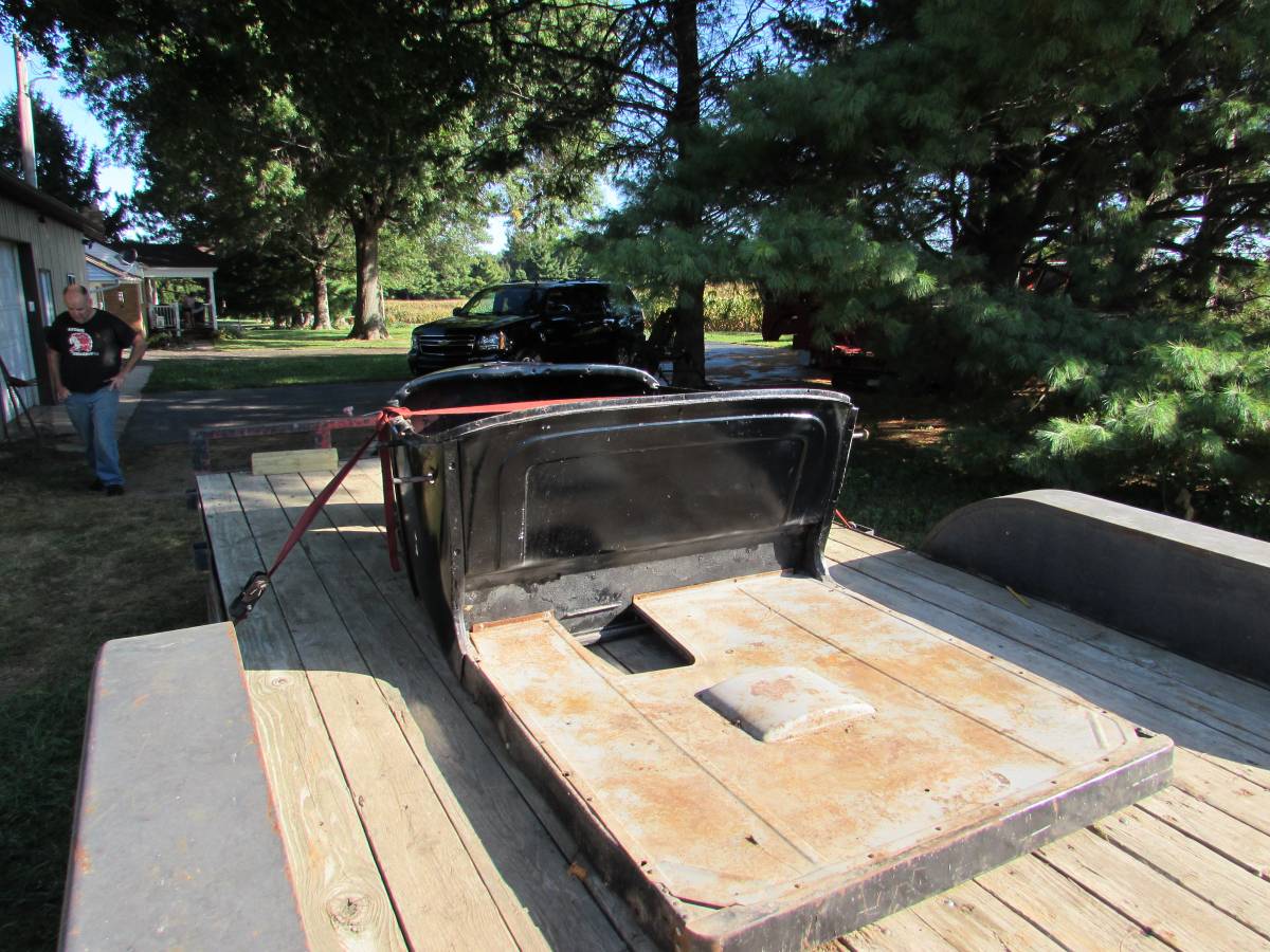 Ford-roadster-pickup-1927-black-2