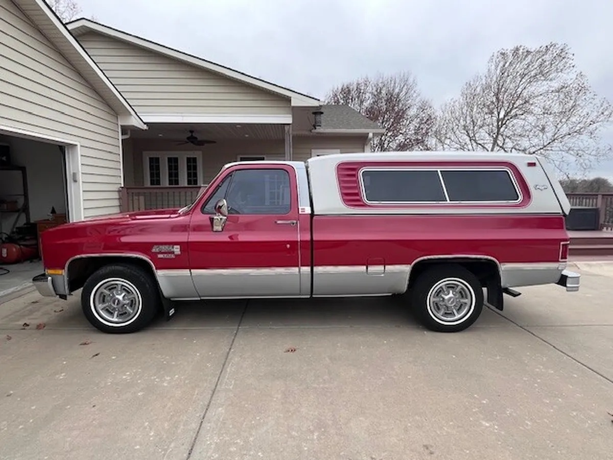 Gmc-Sierra-1500-1982-Carmine-Red-amp-Silver-Red-14