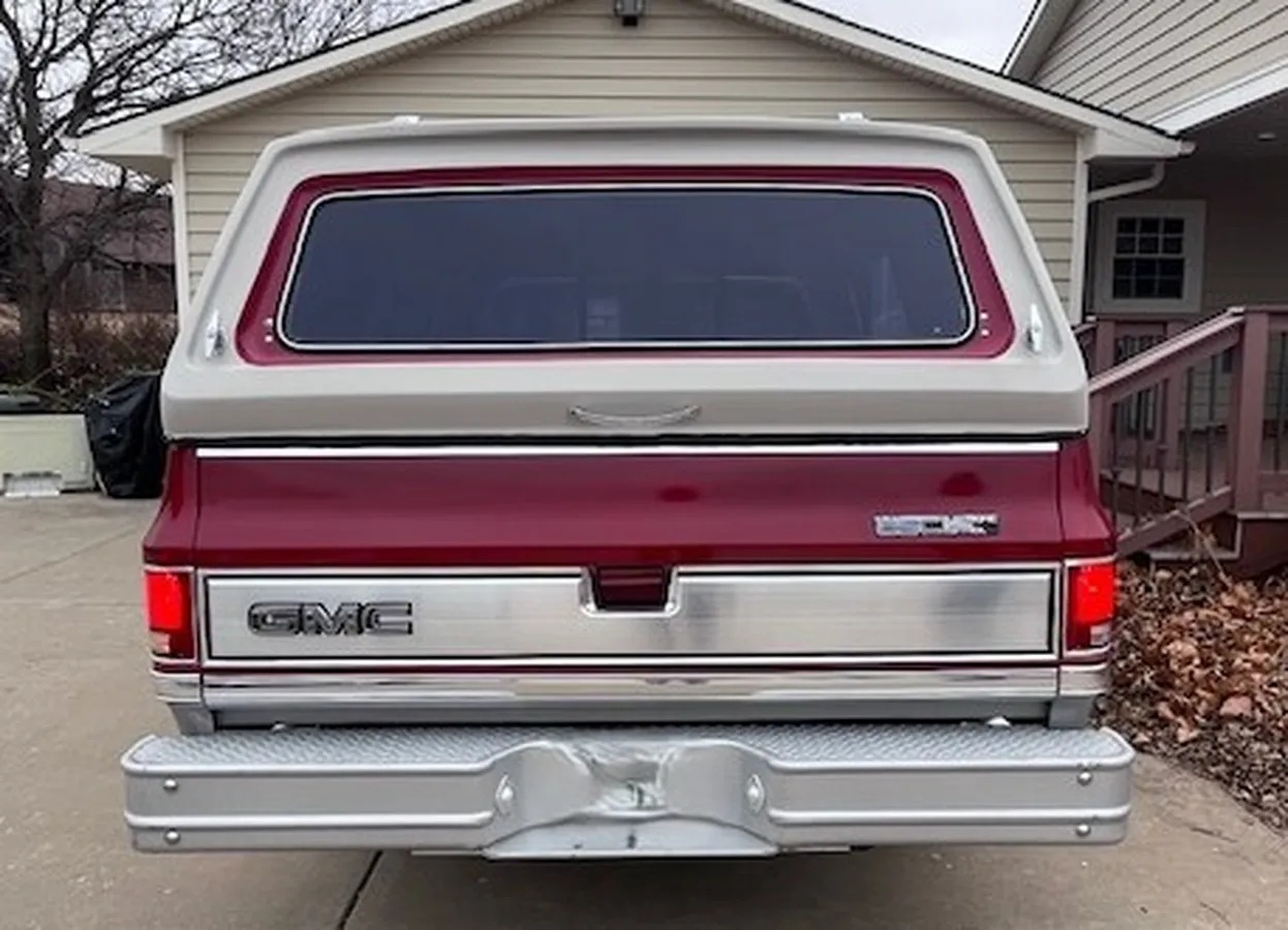 Gmc-Sierra-1500-1982-Carmine-Red-amp-Silver-Red-2