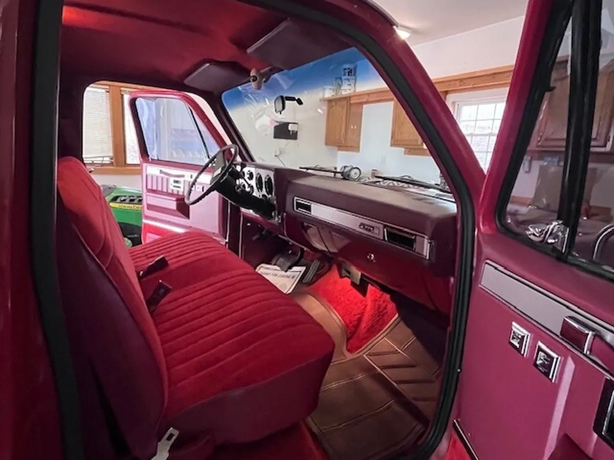 Gmc-Sierra-1500-1982-Carmine-Red-amp-Silver-Red-3