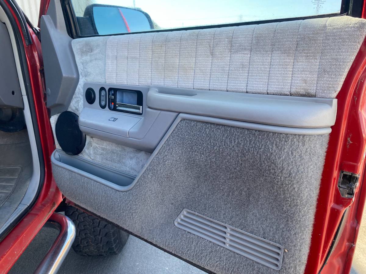 Gmc-yukon-1993-red-10