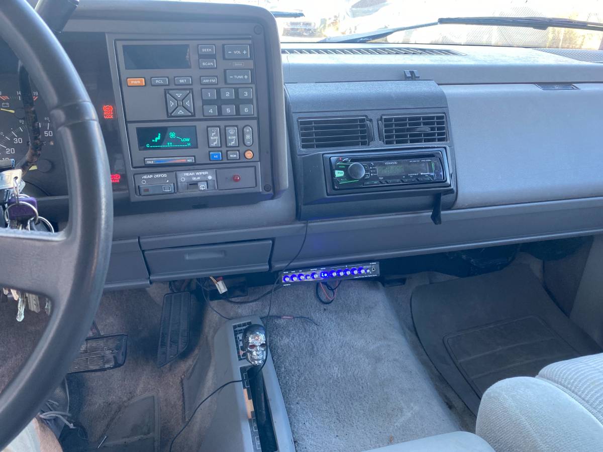 Gmc-yukon-1993-red-6