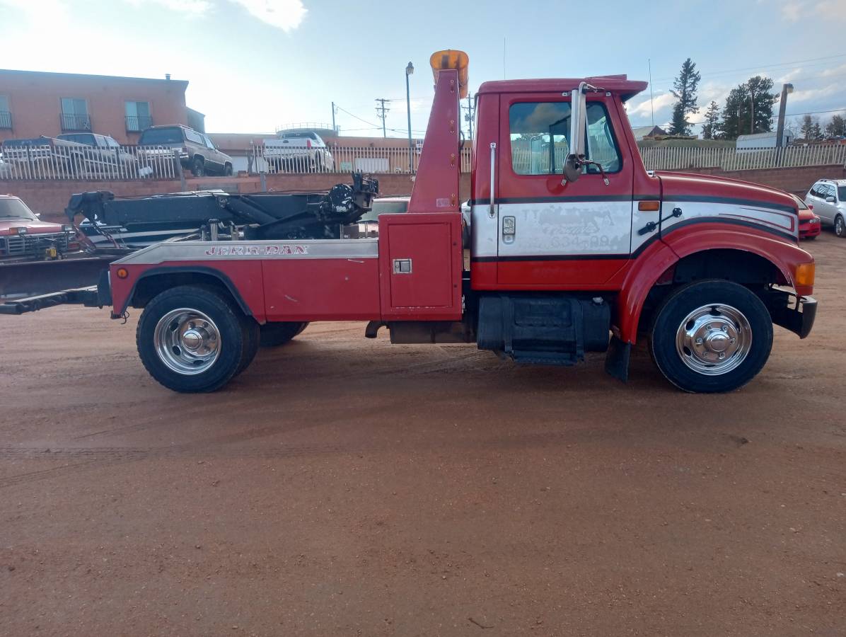 International-4700-diesel-1995-red-4