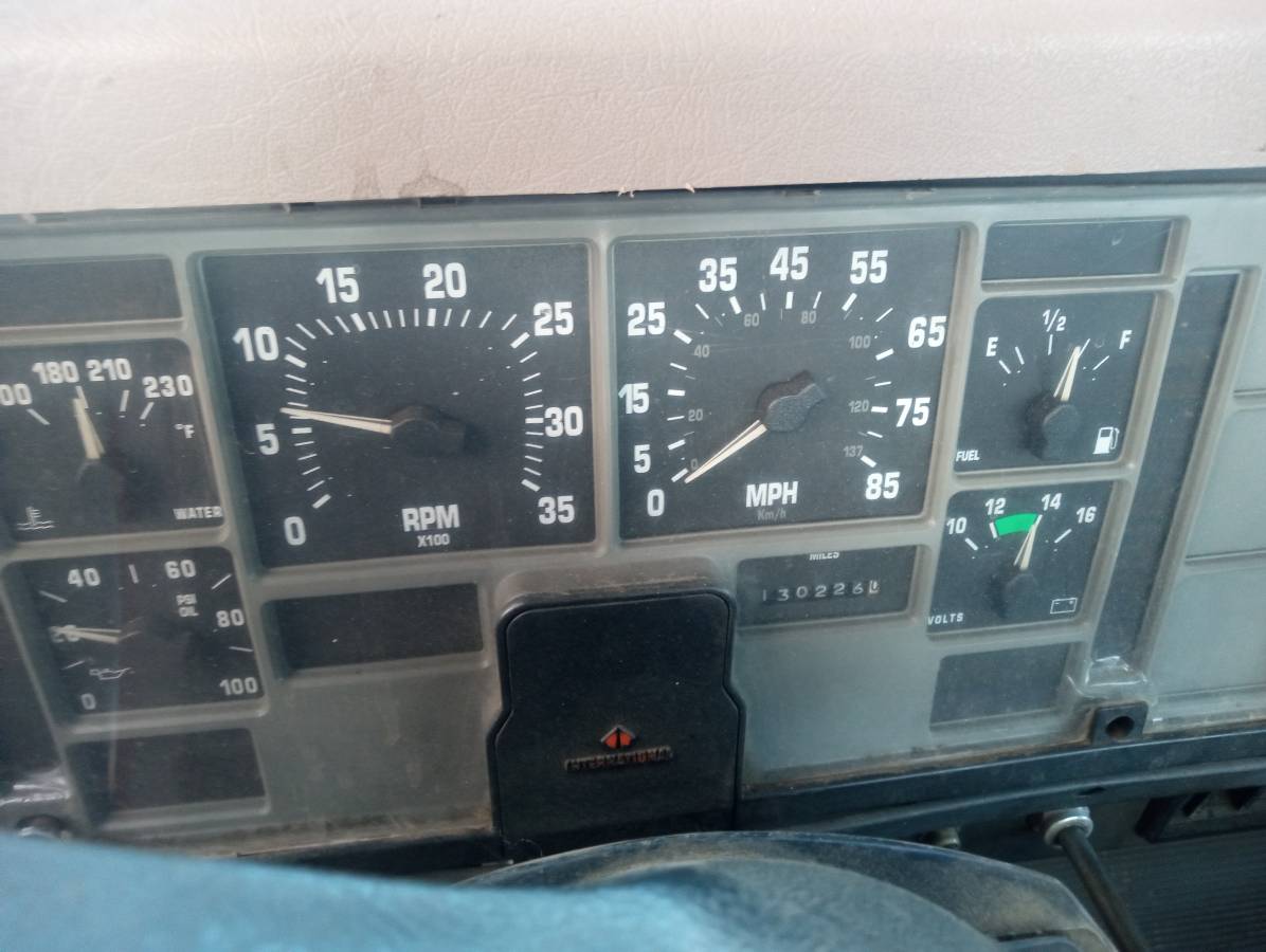 International-4700-diesel-1995-red-6