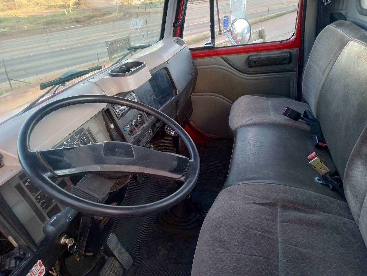 International-4700-diesel-1995-red-7