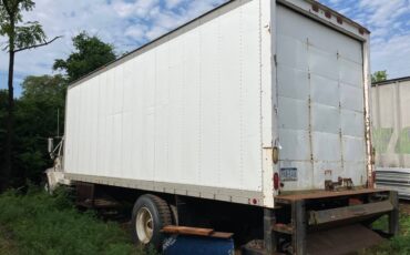 International-4700-diesel-1996-white-11