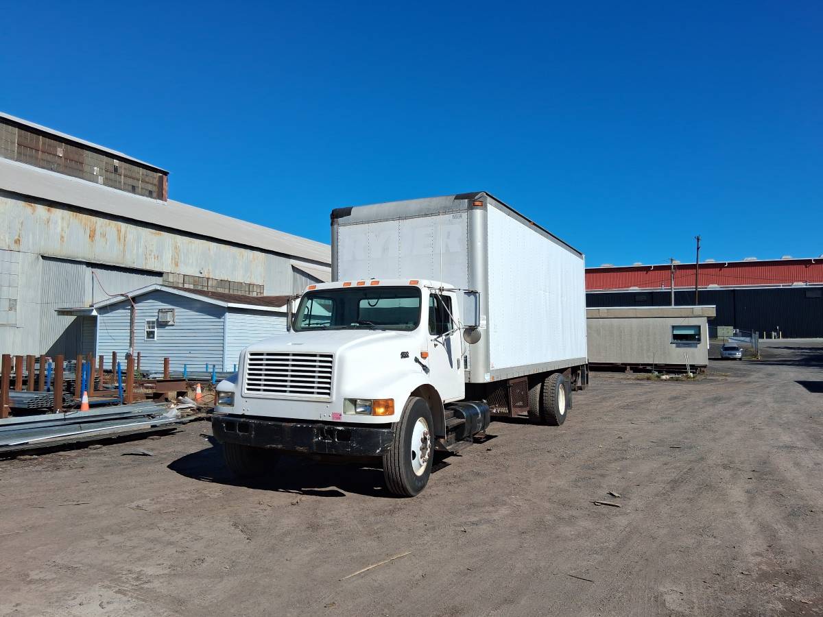 International-4700-diesel-1996-white-5