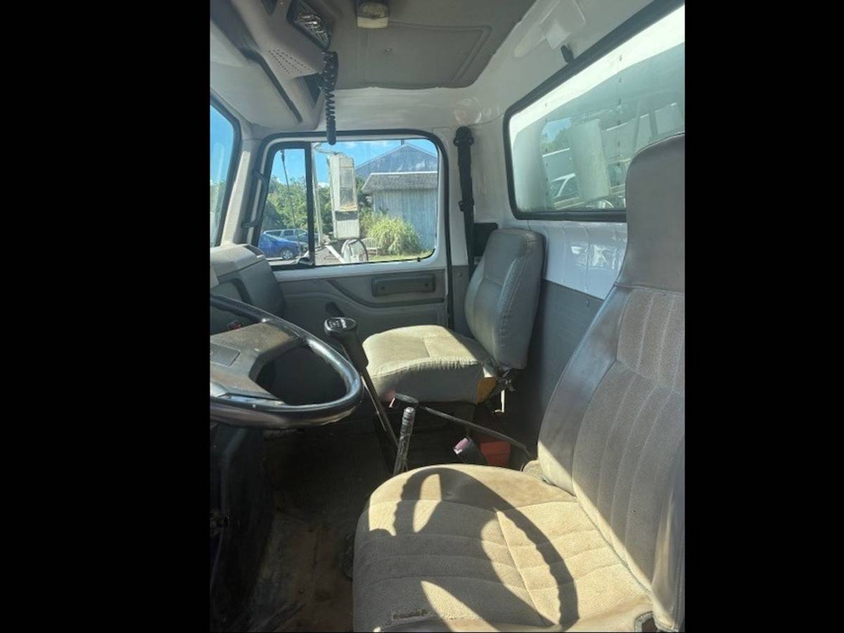 International-4700-diesel-1996-white-7