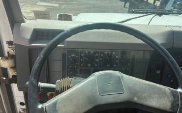 International-4700-diesel-1996-white-8