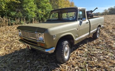 International-Harvester-1975-Pea-Green-Beige-1