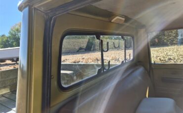 International-Harvester-1975-Pea-Green-Beige-11