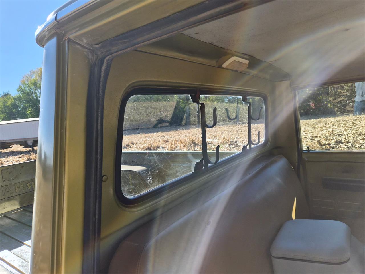 International-Harvester-1975-Pea-Green-Beige-11