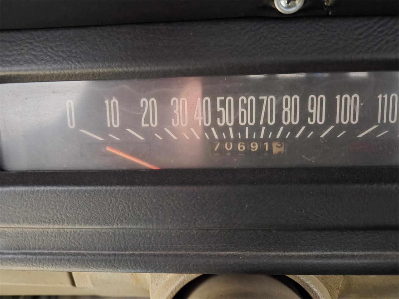 International-Harvester-1975-Pea-Green-Beige-9