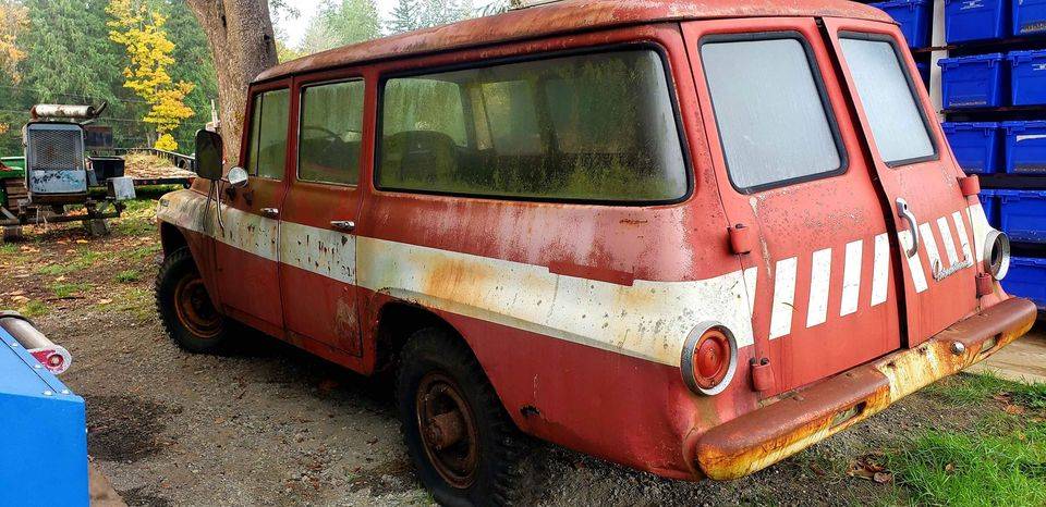 International-travelall-1966-red-1