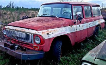 International-travelall-1966-red