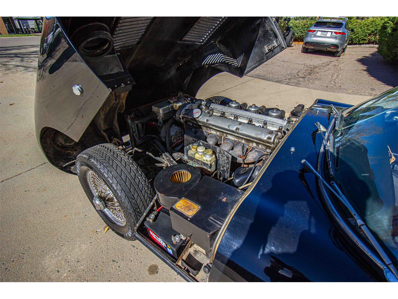 Jaguar-E-type-1961-Black-Black-11