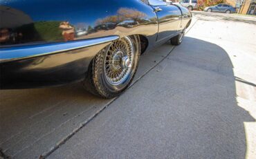 Jaguar-E-type-1961-Black-Black-2