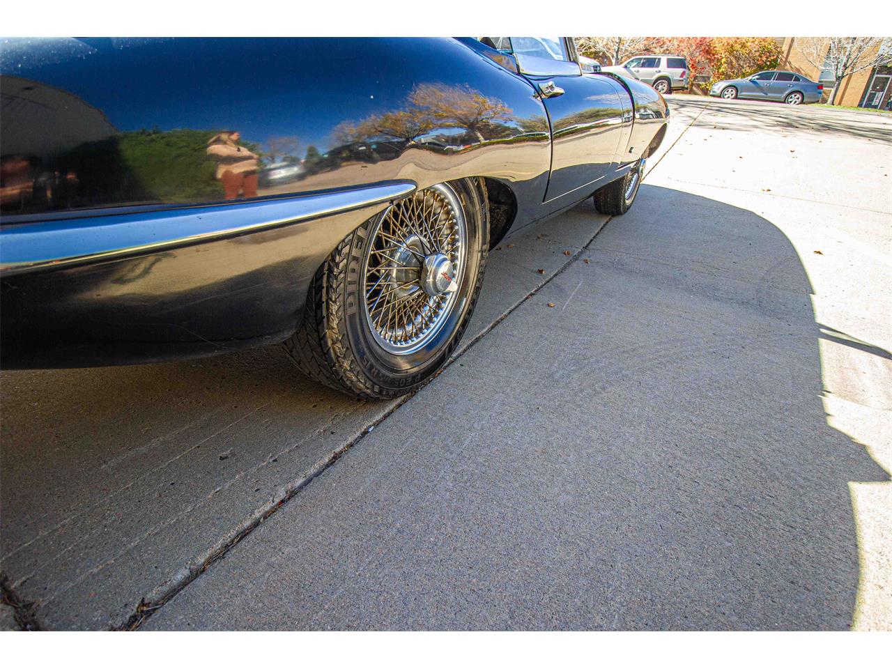 Jaguar-E-type-1961-Black-Black-2