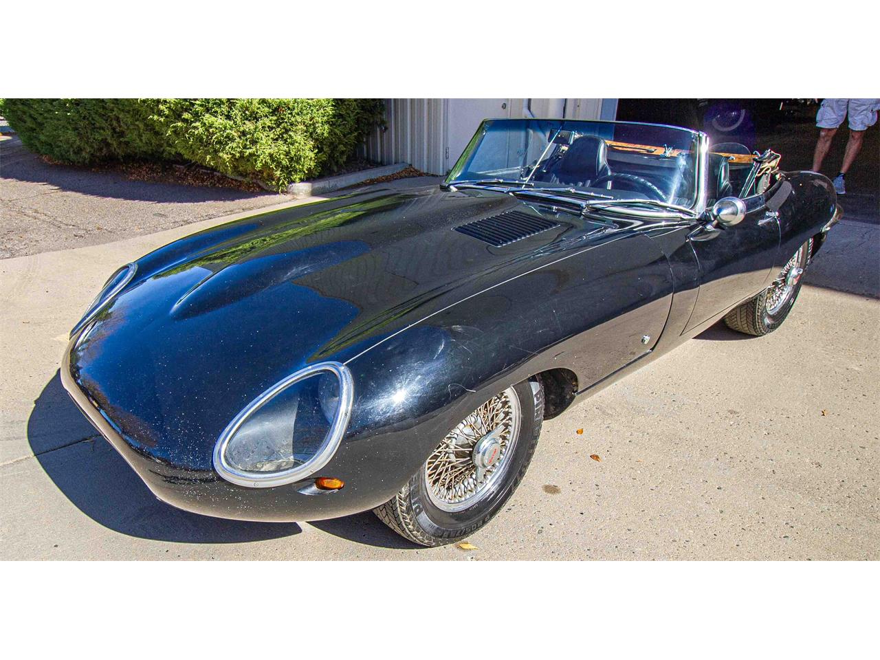 Jaguar-E-type-1961-Black-Black-3