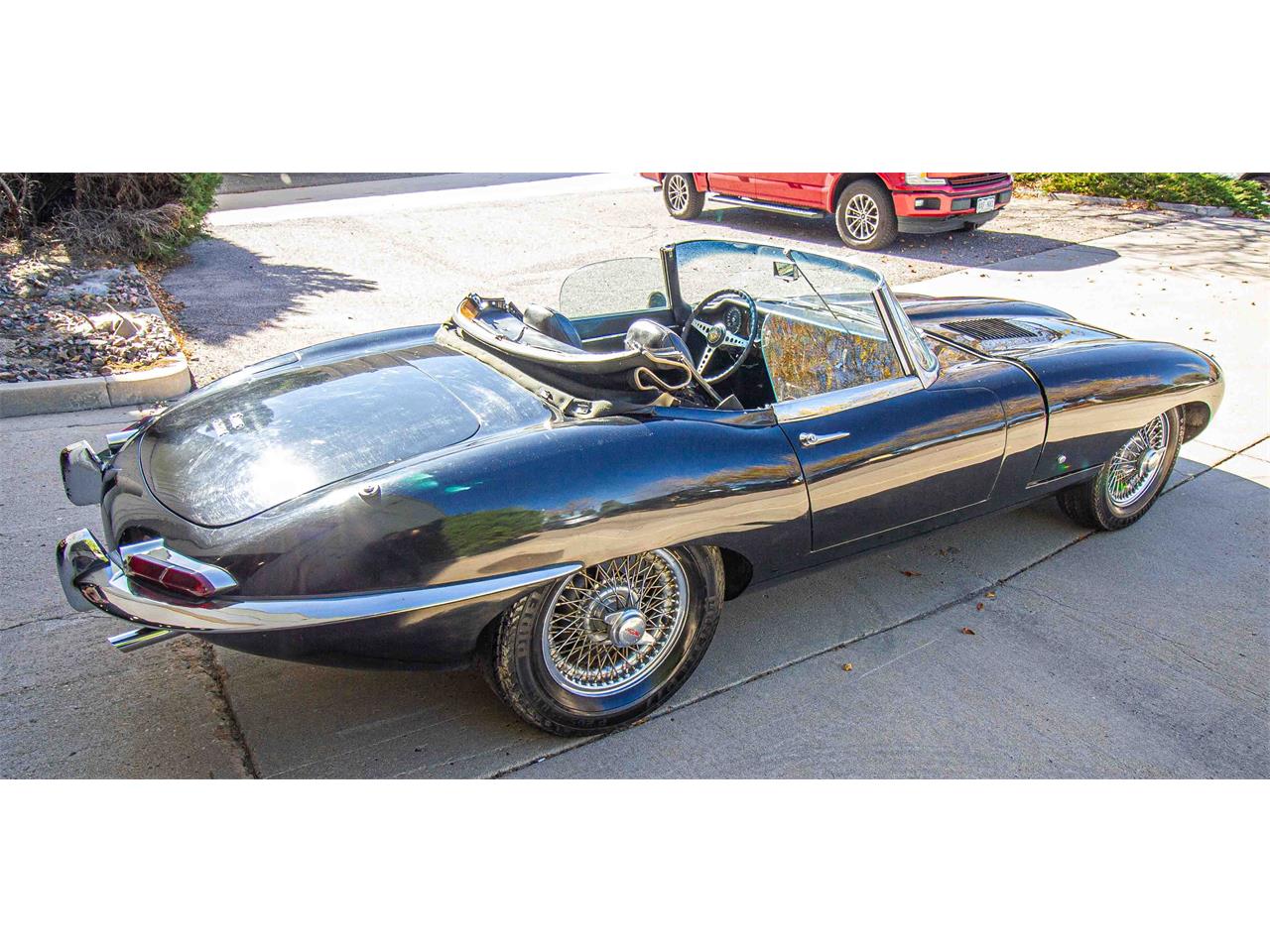 Jaguar-E-type-1961-Black-Black-4