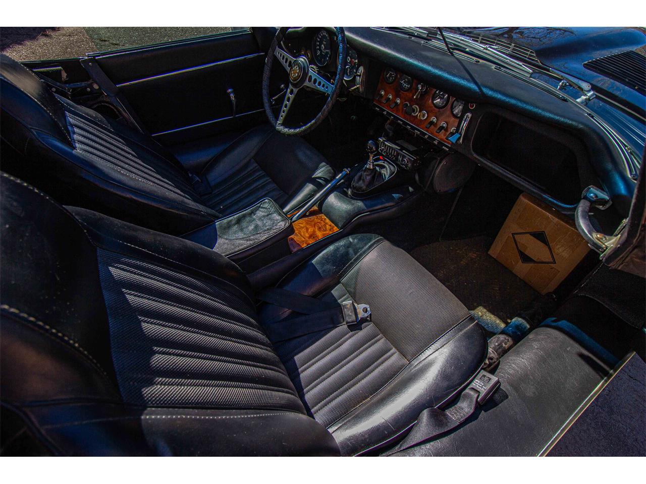 Jaguar-E-type-1961-Black-Black-6