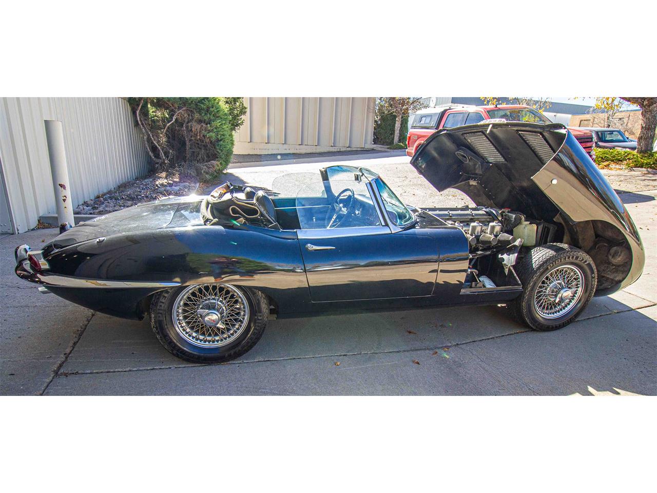 Jaguar-E-type-1961-Black-Black-8