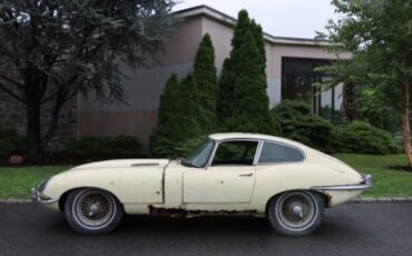 Jaguar-Other-1965-Yellow-Black-3