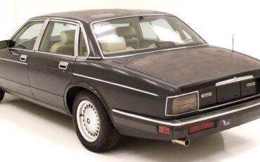 Jaguar-Xj6-1990-Black-Barley-1