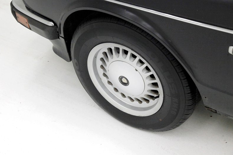 Jaguar-Xj6-1990-Black-Barley-17