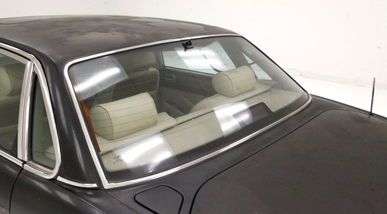 Jaguar-Xj6-1990-Black-Barley-21