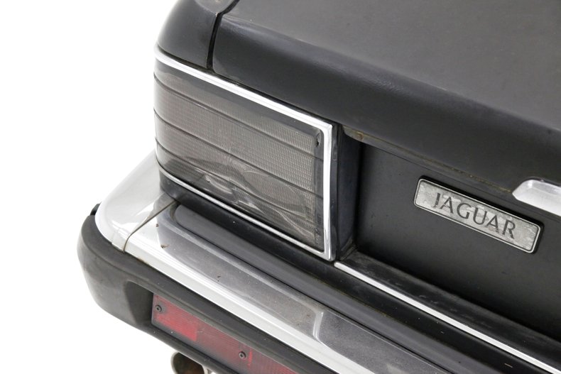 Jaguar-Xj6-1990-Black-Barley-22