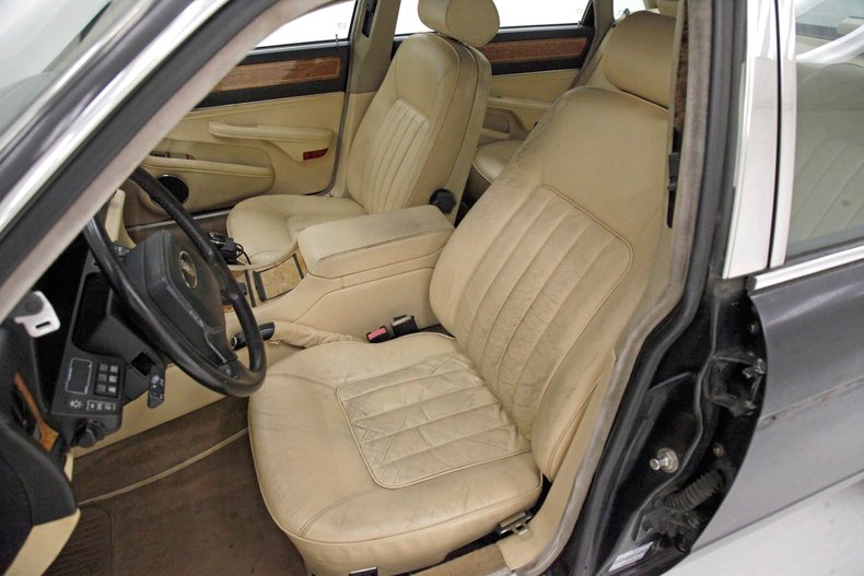 Jaguar-Xj6-1990-Black-Barley-28
