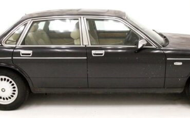 Jaguar-Xj6-1990-Black-Barley-3