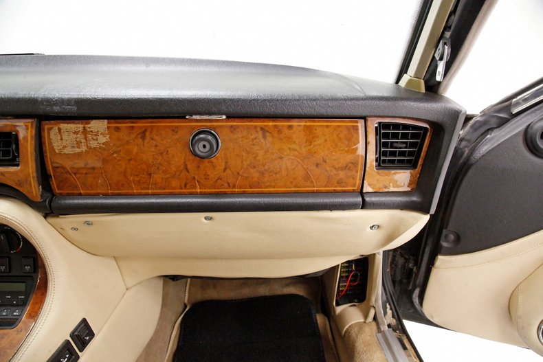 Jaguar-Xj6-1990-Black-Barley-36