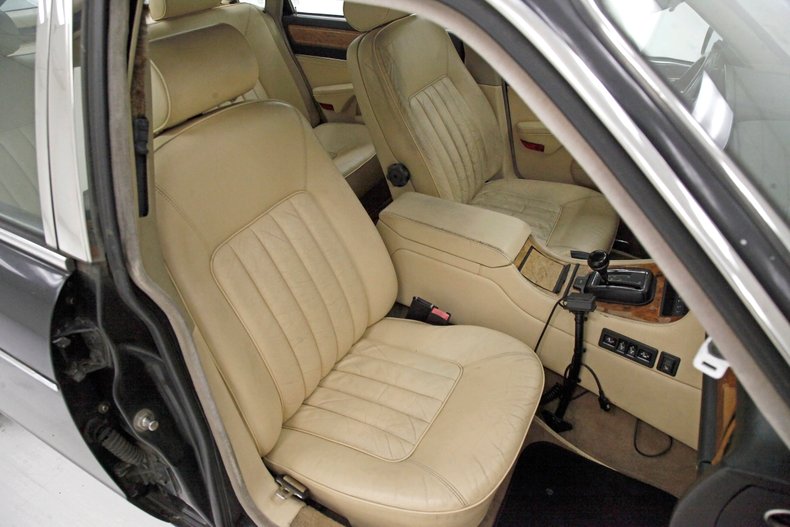 Jaguar-Xj6-1990-Black-Barley-38