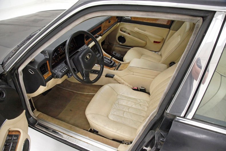 Jaguar-Xj6-1990-Black-Barley-4