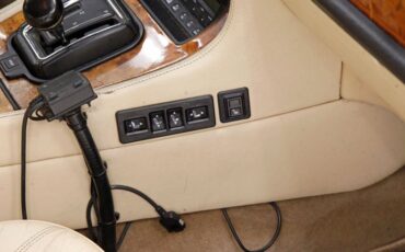 Jaguar-Xj6-1990-Black-Barley-41