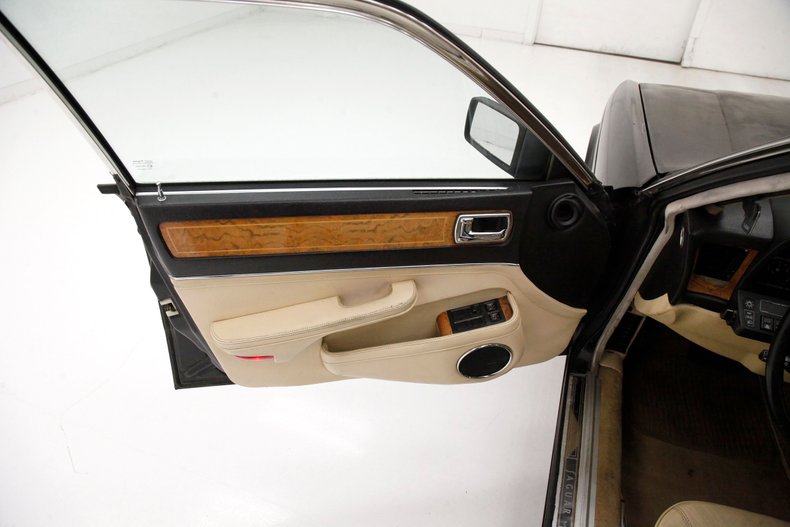 Jaguar-Xj6-1990-Black-Barley-46