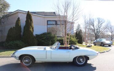 Jaguar-Xke-1962-White-Red-1