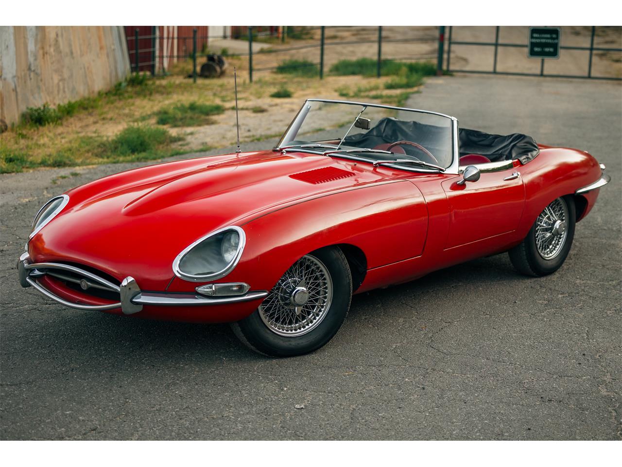Jaguar-Xke-1964-Red-Red-3