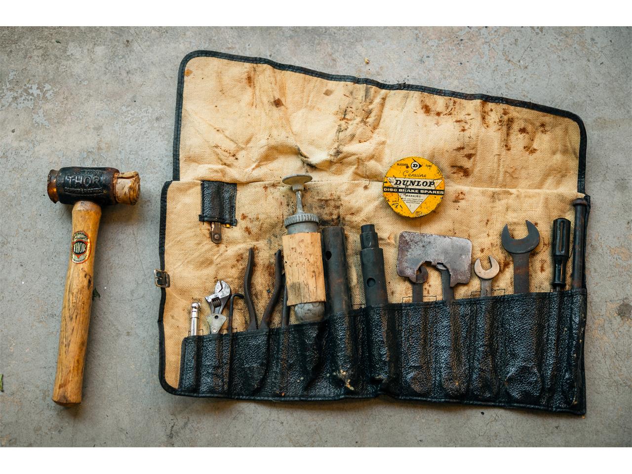 Jaguar-Xke-1964-Red-Red-30