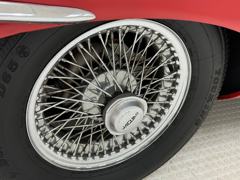 Jaguar-Xke-1969-Carmen-Red-Tan-11