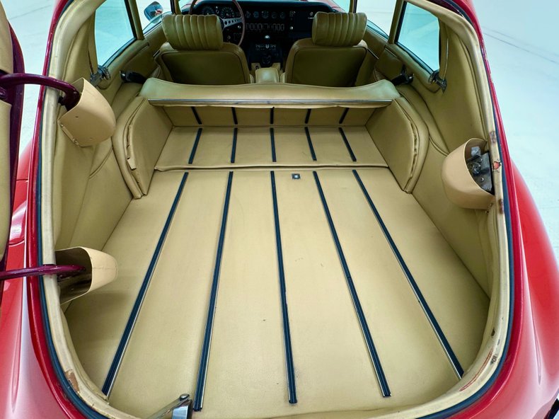 Jaguar-Xke-1969-Carmen-Red-Tan-37