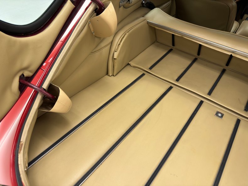 Jaguar-Xke-1969-Carmen-Red-Tan-38