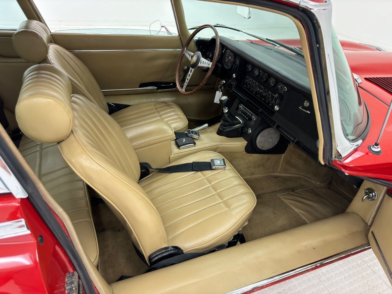 Jaguar-Xke-1969-Carmen-Red-Tan-44