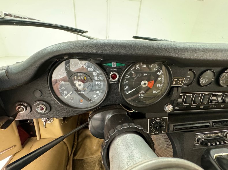 Jaguar-Xke-1969-Carmen-Red-Tan-47