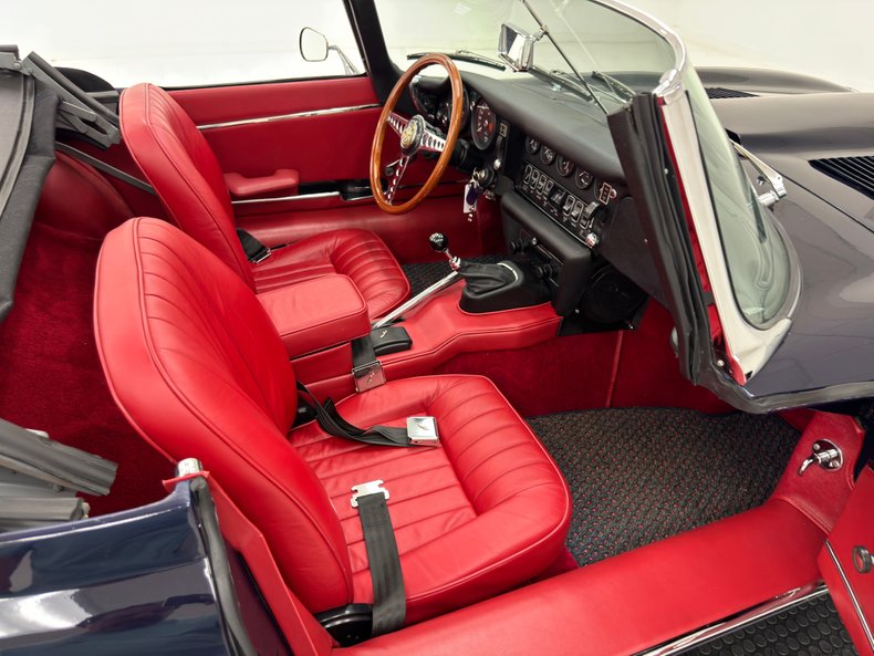 Jaguar-Xke-1969-Indigo-Blue-Red-11