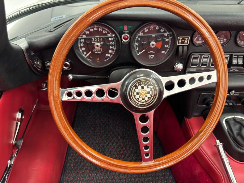 Jaguar-Xke-1969-Indigo-Blue-Red-12