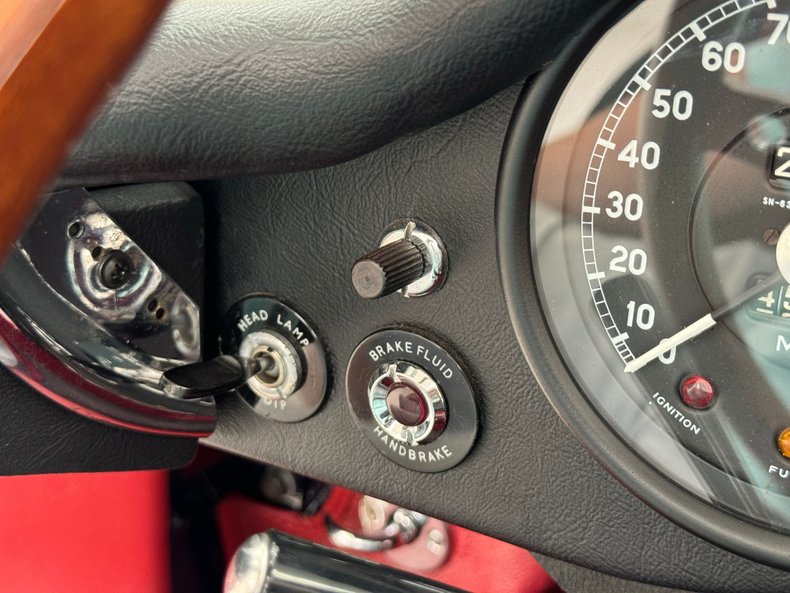 Jaguar-Xke-1969-Indigo-Blue-Red-14