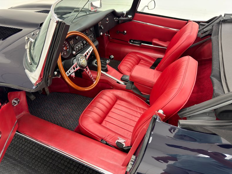 Jaguar-Xke-1969-Indigo-Blue-Red-16